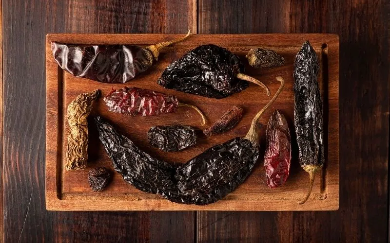 Variedad de chiles secos mexicanos